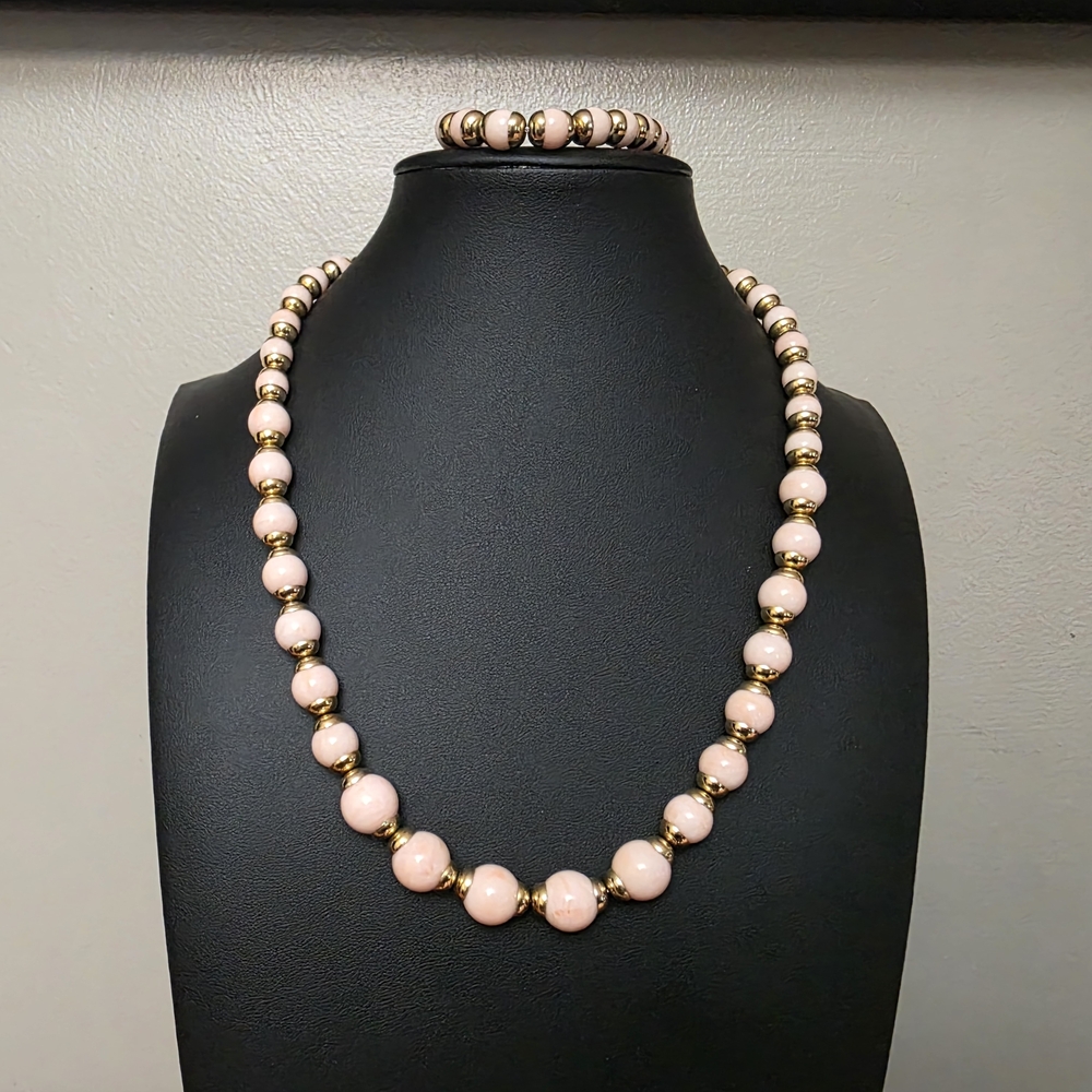 Necklace And Bracelet. Vintage Beaded Avon Pink and Gold Tone Caps. 1980.